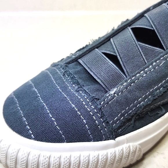 Blowfish Malibu Women' Sneakers. Size 9 Slip-on - Picture 9 of 11